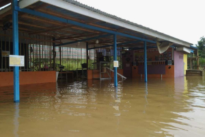 Melawi Dikepung Banjir dan Longsor: 1.027 KK Terdampak, Akses Jalan di Ella Hilir Terputus