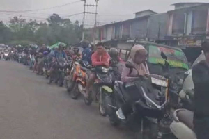 Tembus Rp30 Ribu Per Liter, Kelangkaan BBM di Melawi Resahkan Warga Stok SPBU Ludes Sejak Siang