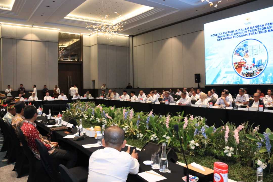 Bahas Perubahan PSN Alumina-Aluminium, Norsan Ingatkan Perusahaan Soal Limbah dan Reklamasi