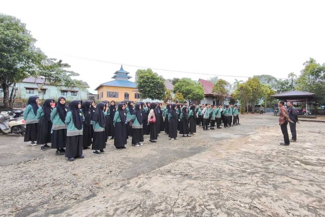 Hadapi TKA dan Ujian Madrasah, Siswa Kelas IX MTsN 1 Melawi Mulai Diberi Pengarahan Intensif