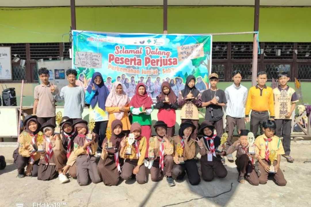 Bentuk Karakter Mandiri, 11 Regu Pramuka MIN 2 Melawi Sukses Gelar Perjusa di Kenual