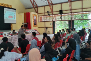 Cegah Perundungan Sejak Dini, Satbinmas Polres Melawi Bekali Pelajar Karakter Disiplin dan Sadar Hukum
