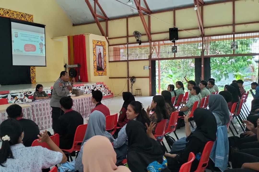 Cegah Perundungan Sejak Dini, Satbinmas Polres Melawi Bekali Pelajar Karakter Disiplin dan Sadar Hukum